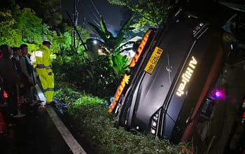 Laporan Warga ke 110 Selamatkan Penumpang Bus yang Terjun ke Jurang di Lahat