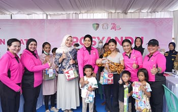 Bhayangkari Sumsel Bagikan 4.000 Paket Sembako, Dekatkan Layanan Kesehatan kepada Masyarakat