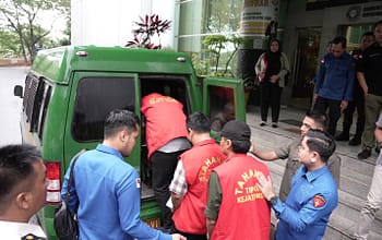 KEJAKSAAN NEGERI MUARA ENIM LAKUKAN TAHAP II PERKARA KORUPSI KUR MIKRO DAN ASET KAS PADA BANK PEMERINTAH KCP SEMENDO