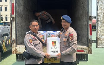Polda Sumsel Distribusikan 100 Jerigen Cairan Pemadam X-Fire ke 11 Polres